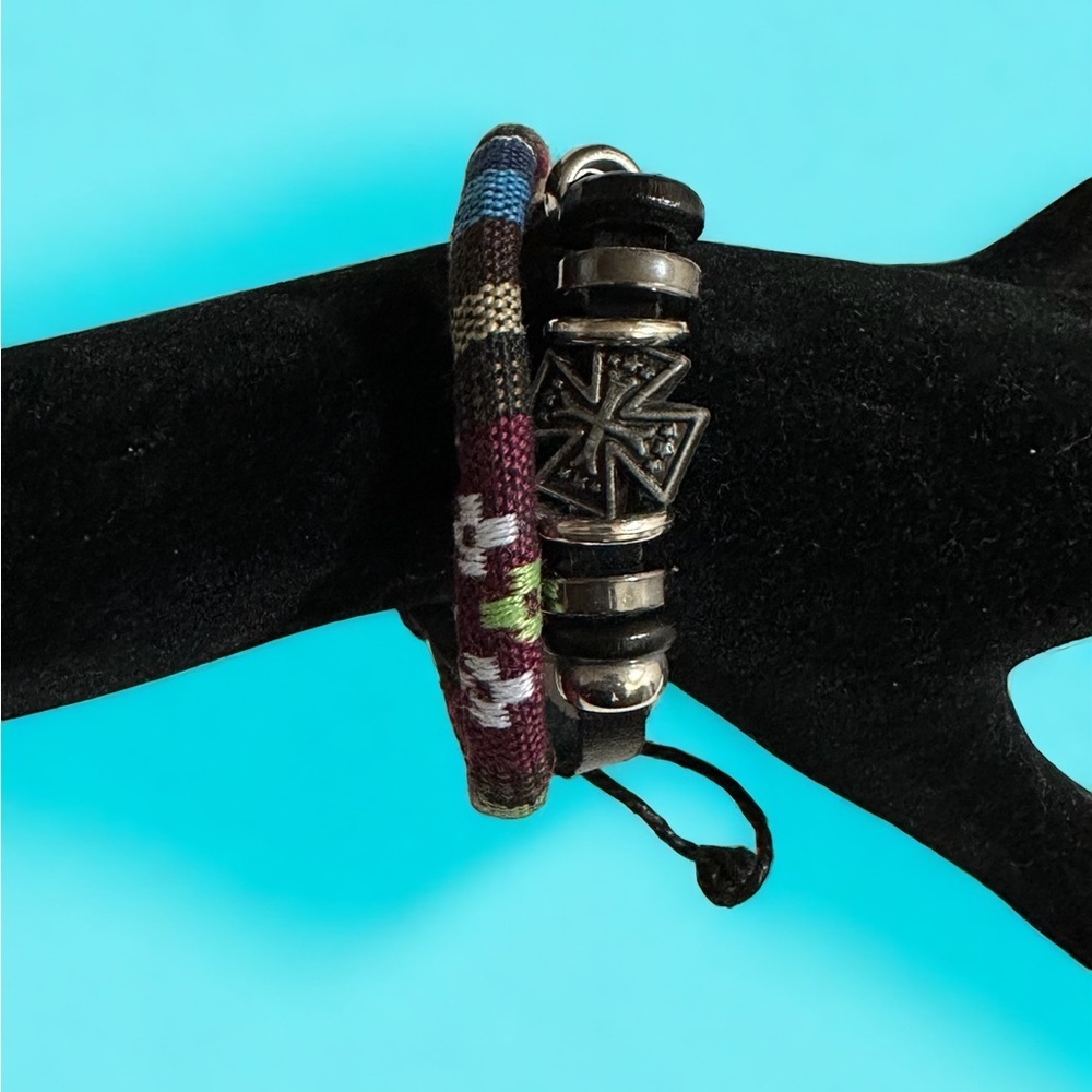3 for $35🌟Unisex Leather Double Strand Celtic
Cross & Macrame Wrap Bracelet 🌟